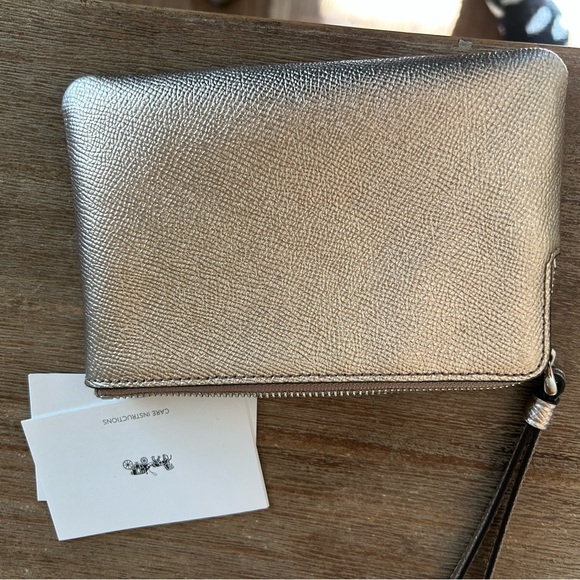 Coach Corner Zip Wristlet Gold new - Picture 3 of 5